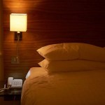 Phong thủy: Treo đèn phòng ngủ thế nào không mang sát khí?